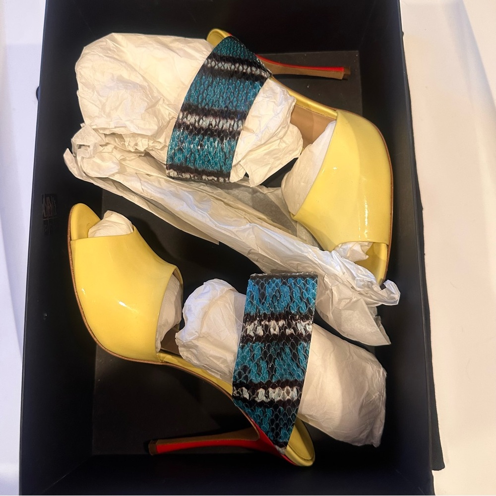 NICHOLAS KIRKWOOD 2013 Butter Yellow & Red Heels w/ Blue & Black Snakeskin Strap - Picture 5 of 14
